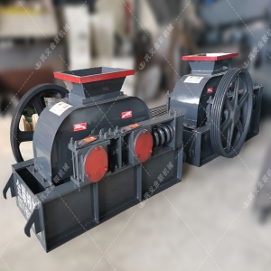 大型雙齒輥破碎機 大型無軸托輥滾筒篩分機發(fā)貨