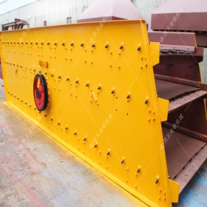 兩臺小型對輥破碎機和直線篩發貨圖片_發往江蘇南通_處理硅石