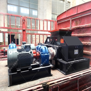 4PGT400x400不銹鋼小型四輥破碎機發貨圖