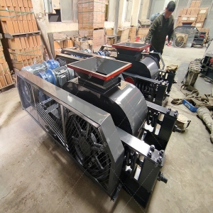 2PG1510超大型直連式對輥制砂機發往陜西