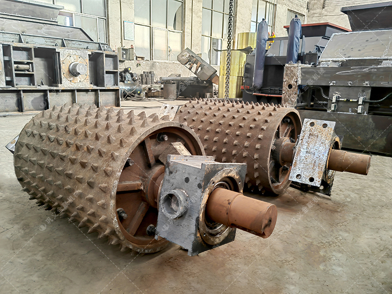 為什么越來越多的工程選擇雙齒輥破碎機(jī)處理水泥路面？