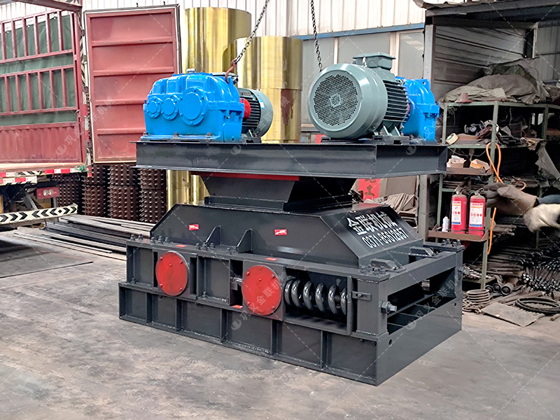 為什么越來越多的工程選擇雙齒輥破碎機(jī)處理水泥路面？